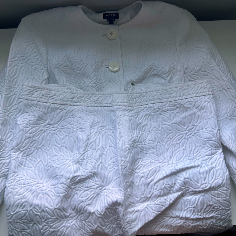 White worth skirt suit that gives you a touch of sophistication!